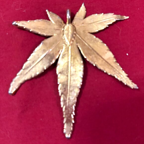 Vintage Gold-Plated Leaf Pendant from Hawaii - Picture 2 of 2